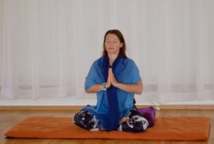 Mindful yoga mot stress